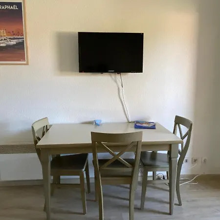 Апартаменты Domaine Valescure Vue Piscine Ou Pinede - Wifi *