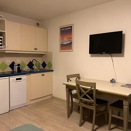 Domaine Valescure Vue Piscine Appartement *